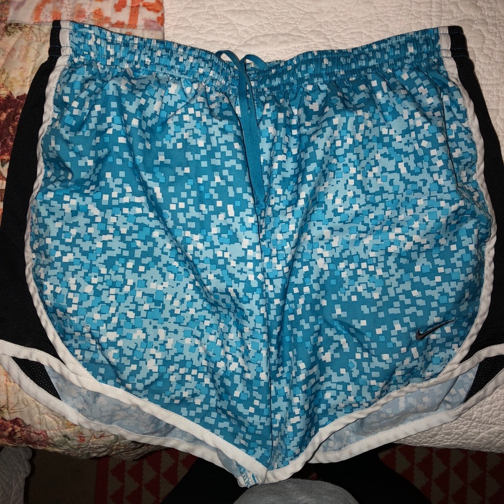 Nike shorts kids xL